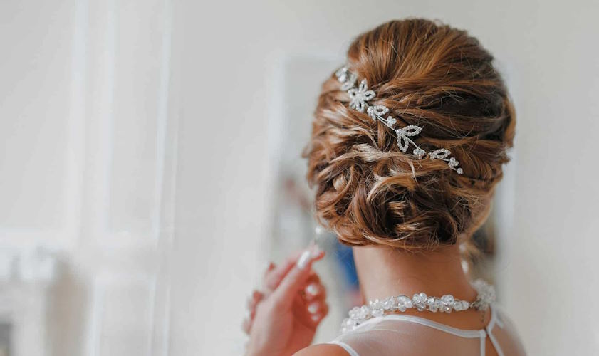 Tips for Maintaining Your Wedding Hairstyle Throughout the Day